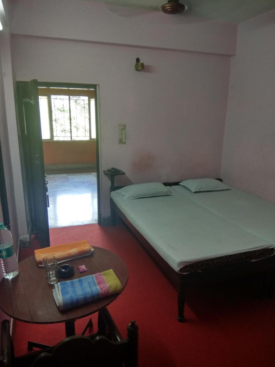 Renu Guest House Kolkata Bagian luar foto